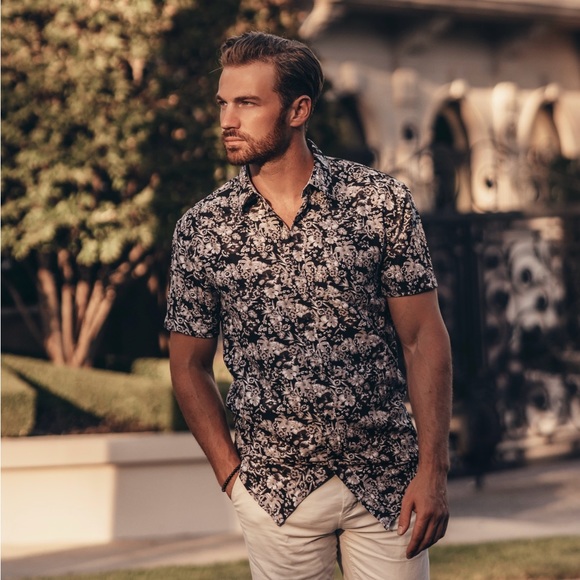 6 Button-Down Summer Dress Shirts ($5 Each) - Picture 1 of 7